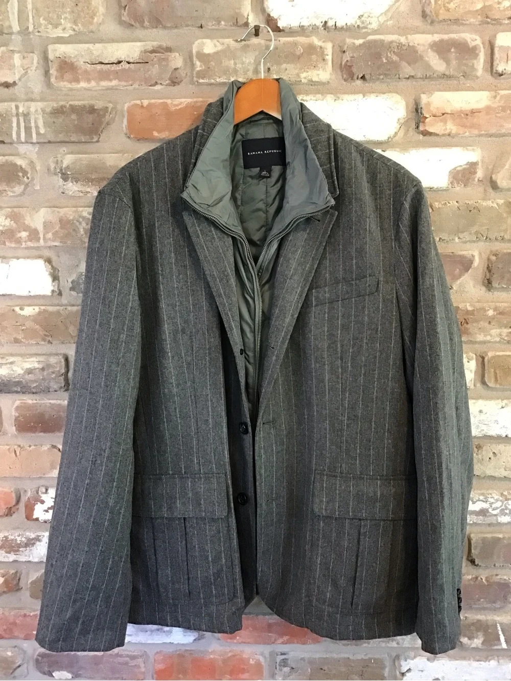 Banana Republic Gray Pinstripe Men's Wool 3 Button Blazer with Quilted Insert L